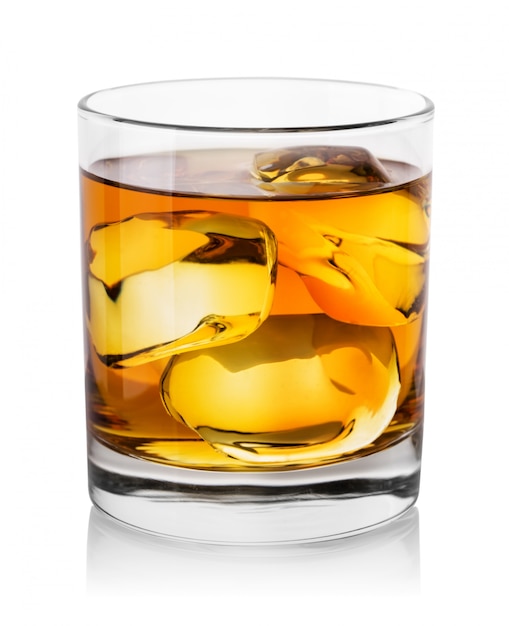 Whisky con cubetti di ghiaccio