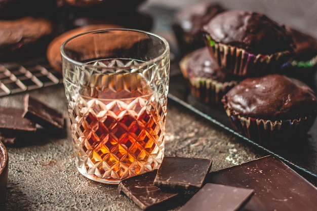 Whisky e ciambelle al cioccolato fatte in casa