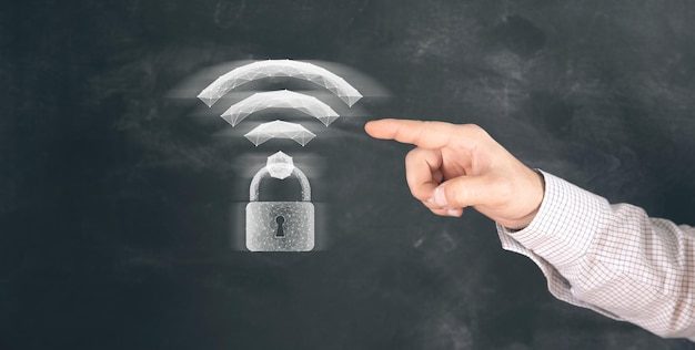 WiFi e blocco dalla rete Uomo che tocca lo schermo