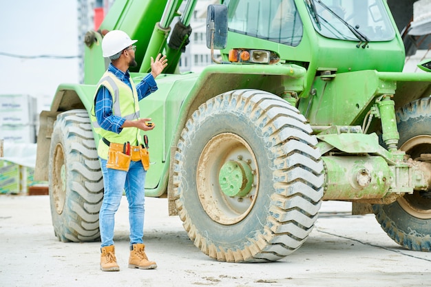 Workman di Industrial Excavator