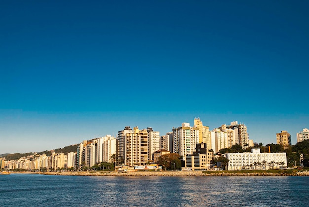 XAGita in barca a Florianopolis con partenza dal ponte Hercilio Luz