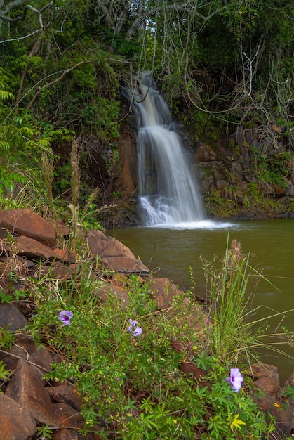 XAPiccola cascata situata sul Lago Ita a Santa Catarina