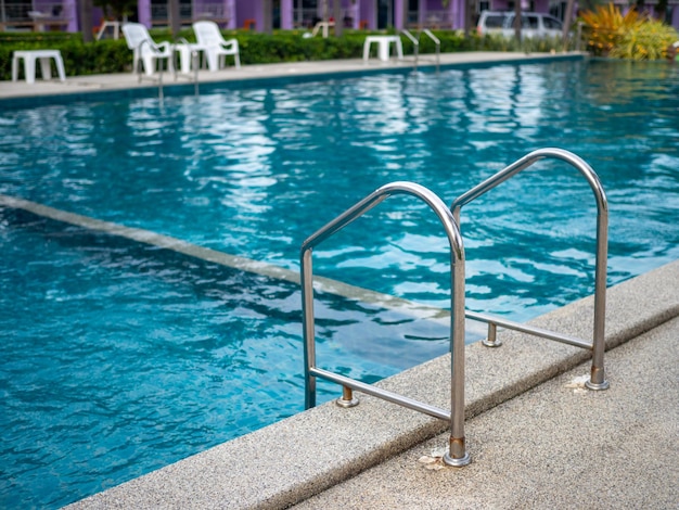 XASle scale in acciaio inossidabile per i corrimano della piscina su e giù per la piscina