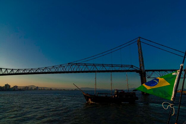 XASuntramonto al ponte Hercilio Luz a Florianopolis