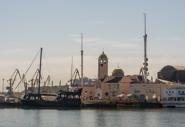 Yacht club nel porto di Odessa, Ucraina