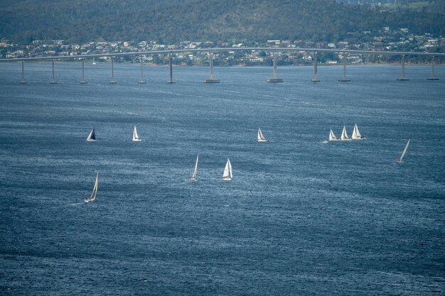 Yacht da corsa sul fiume derwent