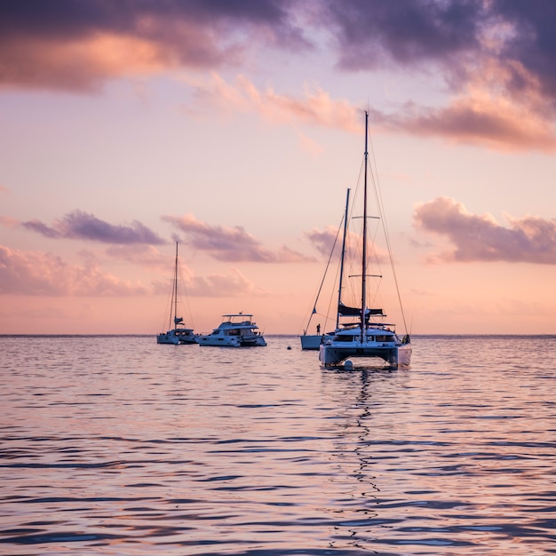 Yacht da diporto nell'Oceano Indiano