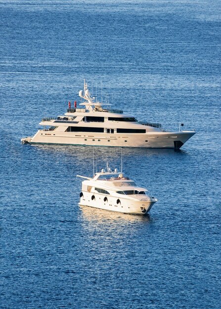 Yacht nel mare Adriatico a Dubrovnik, Croazia