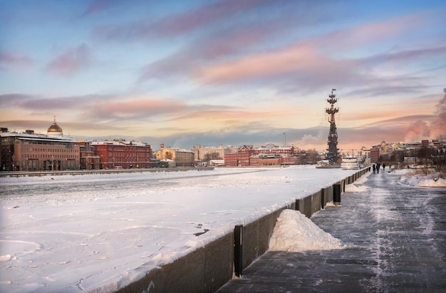 Yakimanskaya argine del fiume Moscova a Mosca