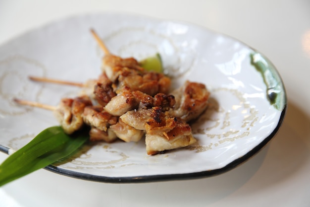 Yakitori di pollo con sale, cibo giapponese