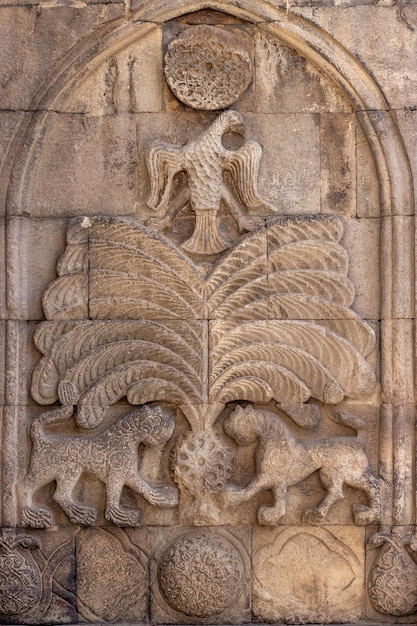 Yakutiye Madrasa, dettagli storici della decorazione in pietra ilkhanide. Erzurum, Turchia.