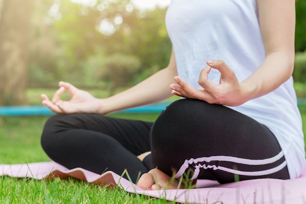 Yoga all&#39;aria aperta.