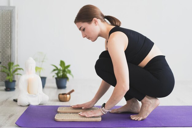 Yoga e massaggio ai piedi del solstizio stile di vita sano