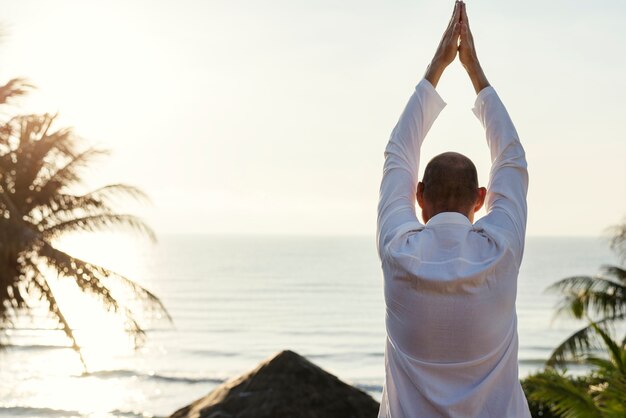 Yoga praticante adulto senior