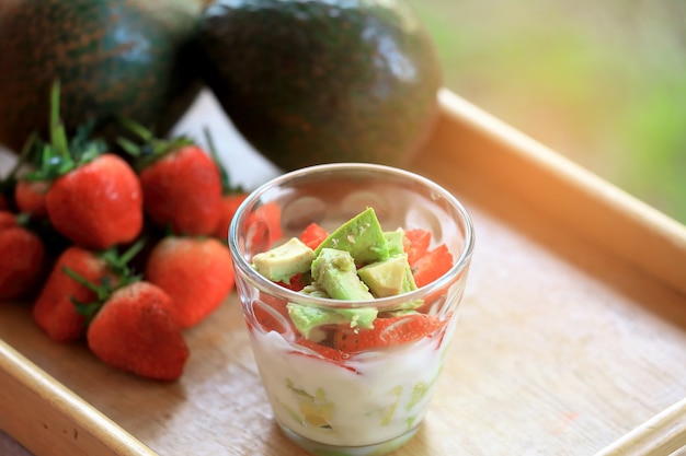 Yogurt alla fragola dell&#39;avocado