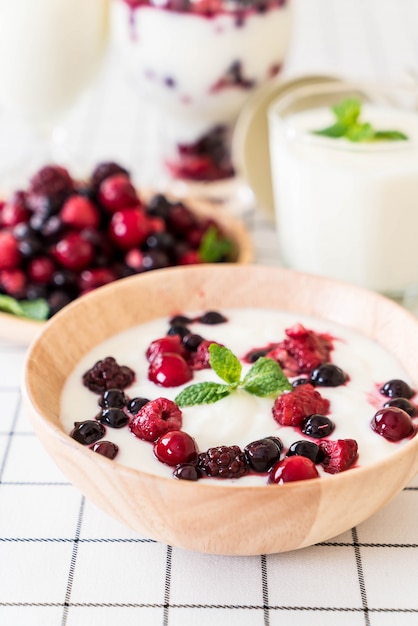 yogurt con bacche miste