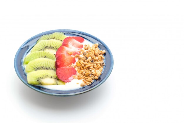 yogurt con fragole, kiwi e muesli