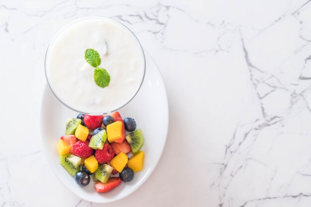 yogurt con frutta mista