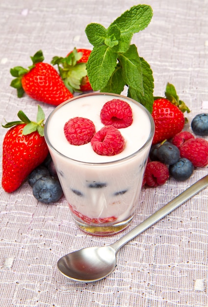 Yogurt con frutti di bosco