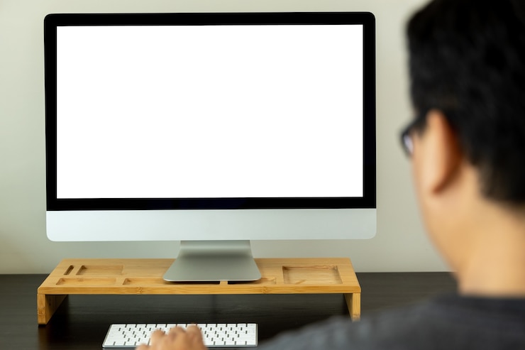 Photo young man working businessman using a desktop computer of the blank screen
