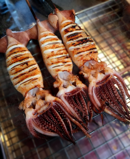 Yummy Grilled Squids - Frutti di mare Street in Thailandia