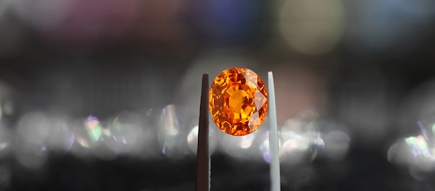 zaffiro giallo È una pietra preziosa gialla naturale Rara e costosa