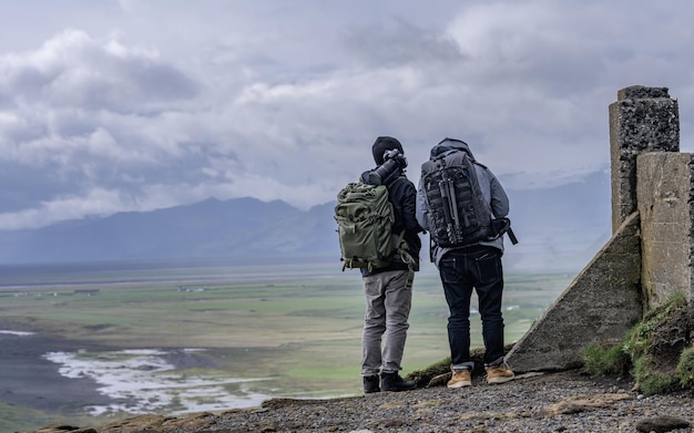 Zaino da viaggio con scenario naturale