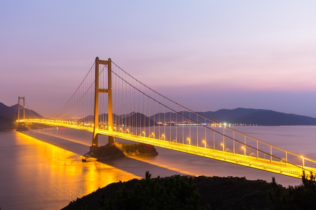 Zhejiang zhoushan isole del ponte xihoumen al tramonto ChinaxAthe testo cinese sulla torre del ponte è ponte xihoumen