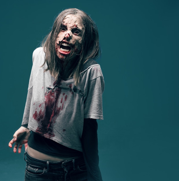 Zombie donna morta. concetto di Halloween horror