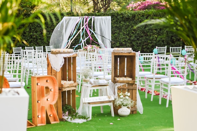 Zona foto all'aperto per matrimoni rustici