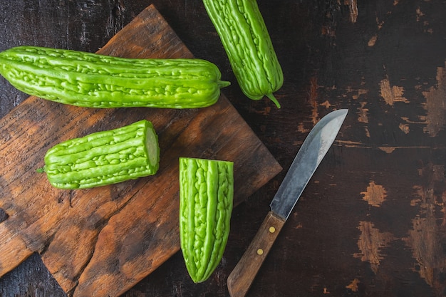 Zucca amara fresca in un cestino