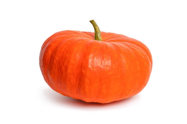 Zucca arancione su sfondo bianco Oggetto isolato