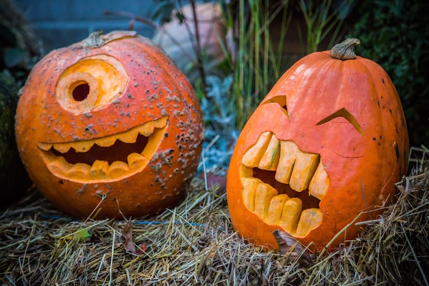 Zucca di Halloween sul fieno