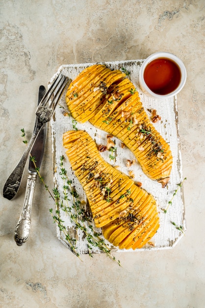 Zucca di hasselback al forno arrostita