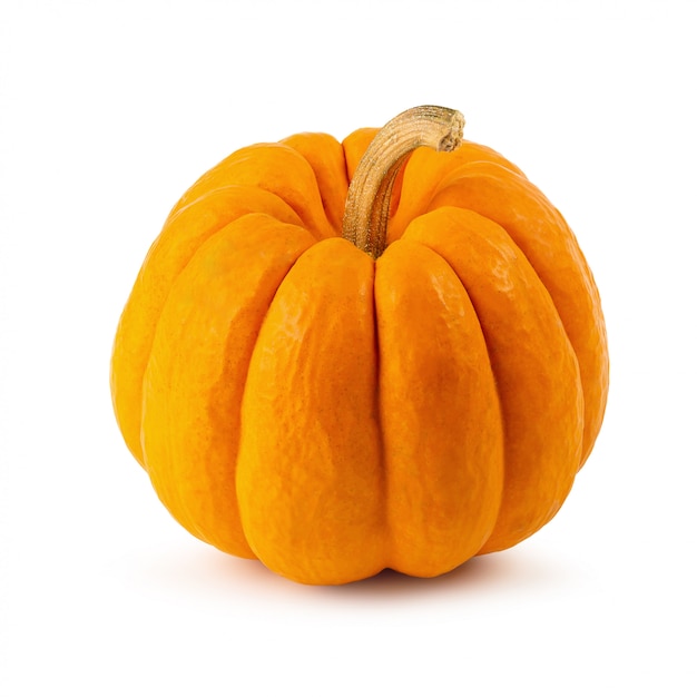 Zucca miniatura arancio isolata su fondo bianco