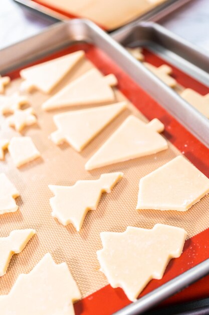 Zucchero da forno Biscotti di Natale a forma di alberi di Natale.