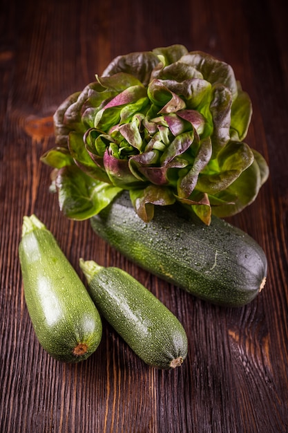 Zucchine con insalata di foglie di quercia