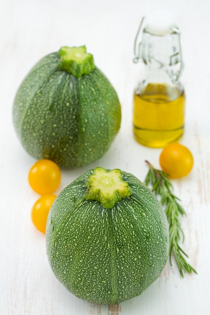 Zucchine con olio e pomodoro