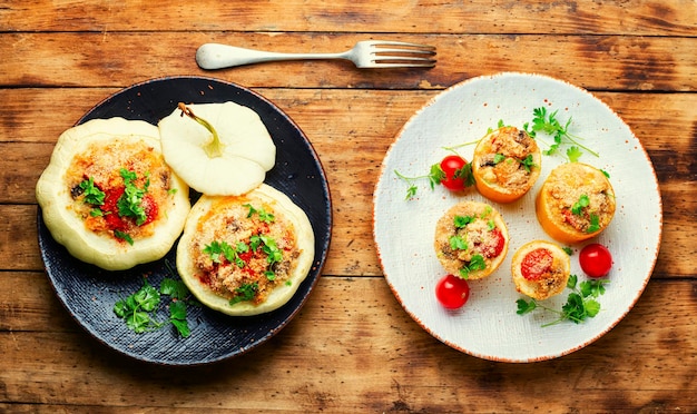 Zucchine e zucchine al forno con quinoa