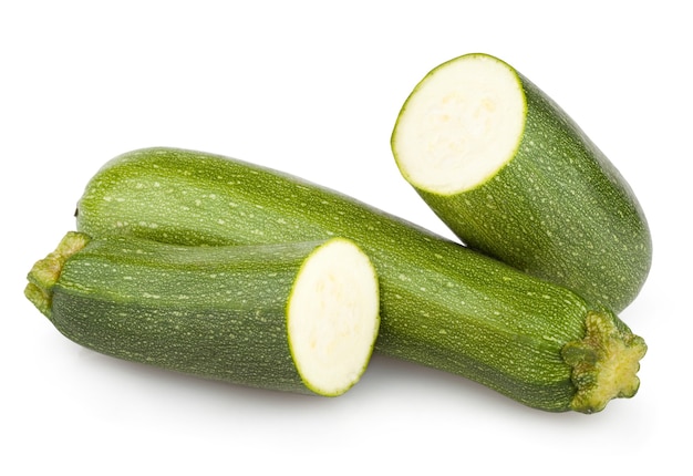 Zucchine fresche su sfondo bianco