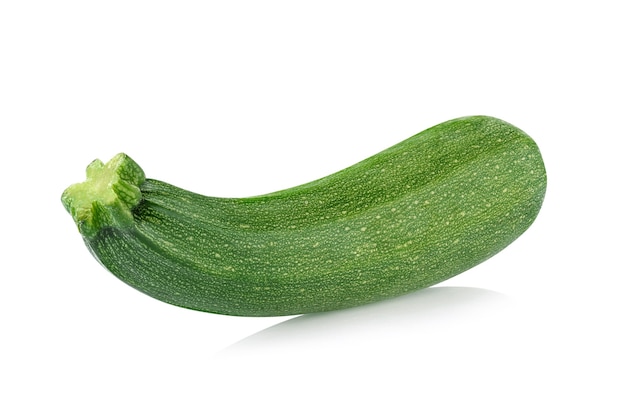 Zucchine isolate su sfondo bianco