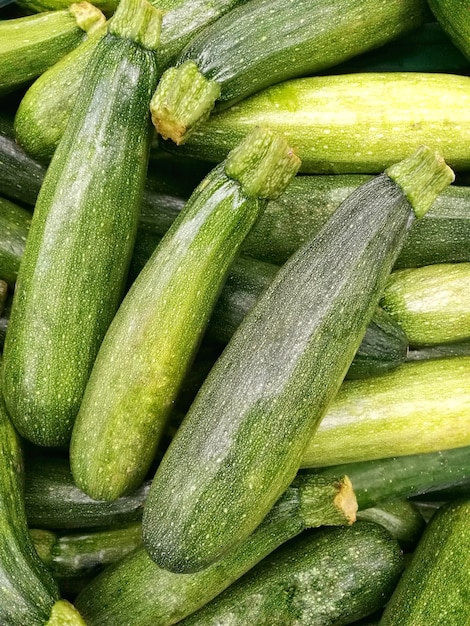 Zucchine nel mercato