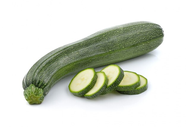 Zucchine sul muro bianco