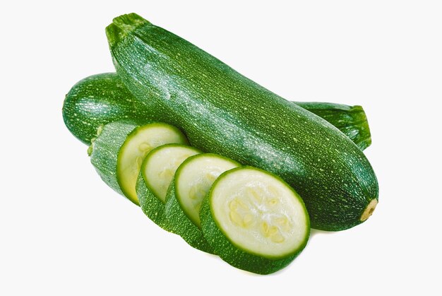 Zucchini isolate su sfondo bianco