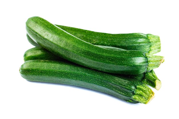 Zucchini isolato su bianco