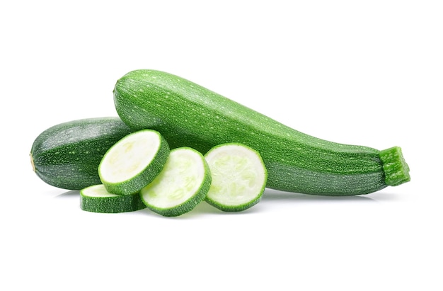 Zucchini su uno sfondo bianco