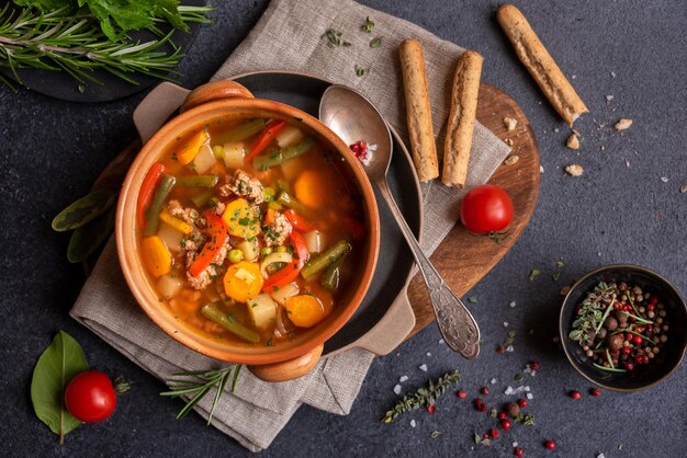 Zuppa calda con verdure comfort food