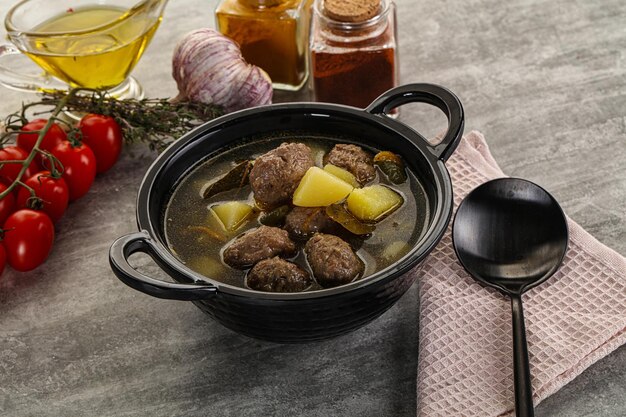 Zuppa con polpette e patate