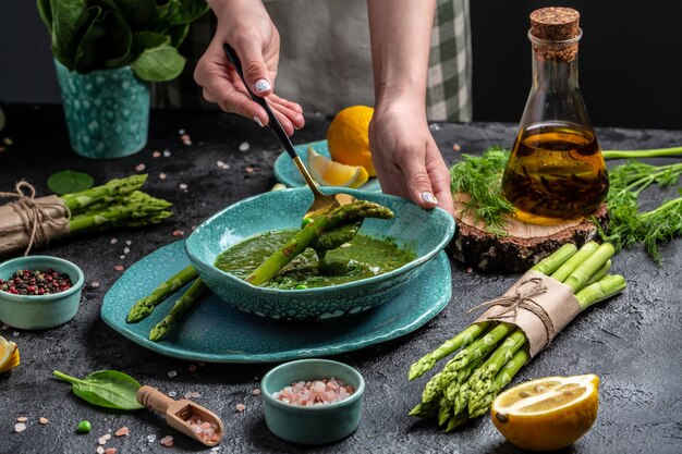 zuppa di asparagi, mangiare pulito, fare la dieta, vegano, vegetariano,