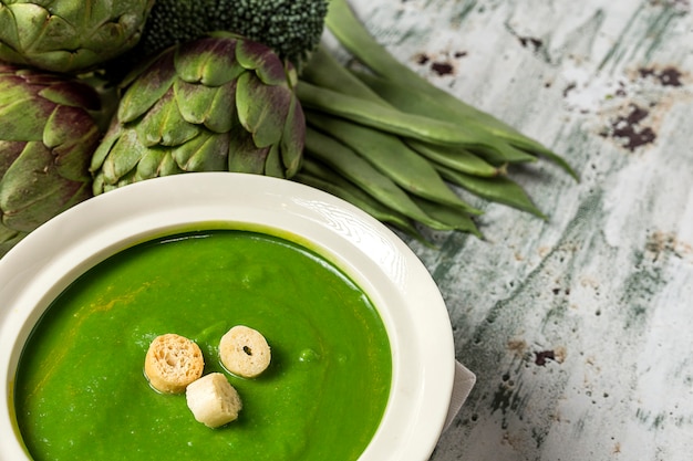 Zuppa di crema di verdure verde